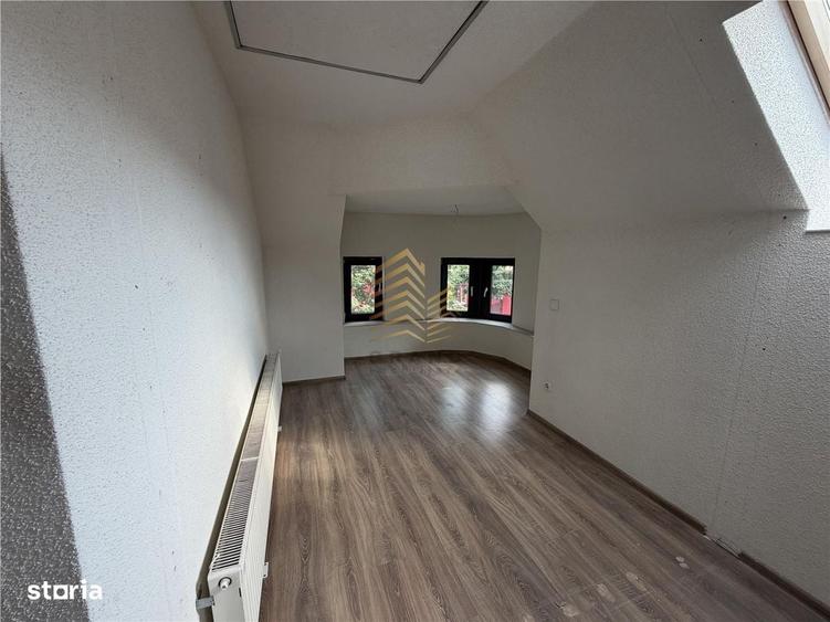 Casă cu 4 camere cu Teren 580 Mp în Central