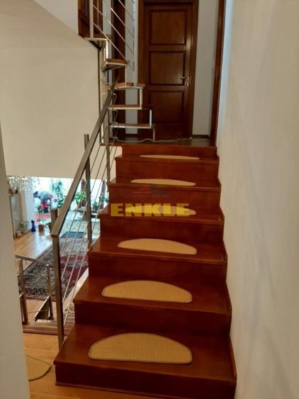Casă individuală cu 5 camere decomandat cu Canalizare în Curtești