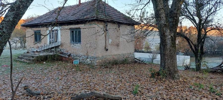 Teren de 2435 mp, în Bratca