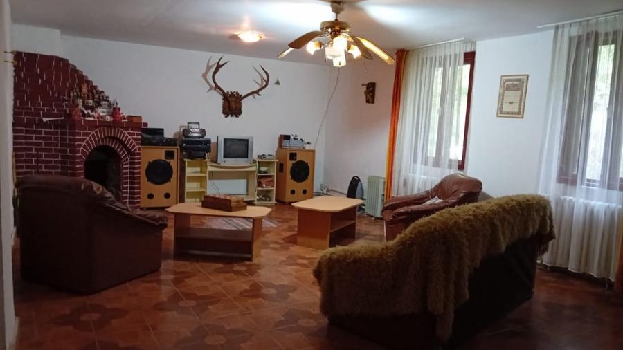Casă individuală cu 6 camere cu Teren 854 Mp în Văliug
