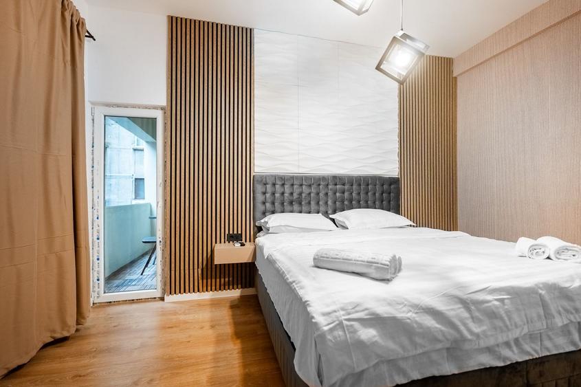 Apartament cu 5 camere decomandat, mobilat în Magheru