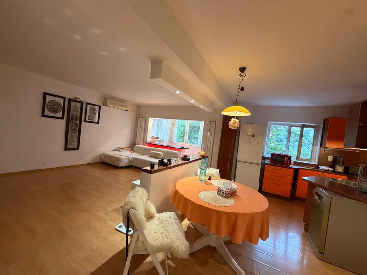Apartament cu 4 camere decomandat în Aviației