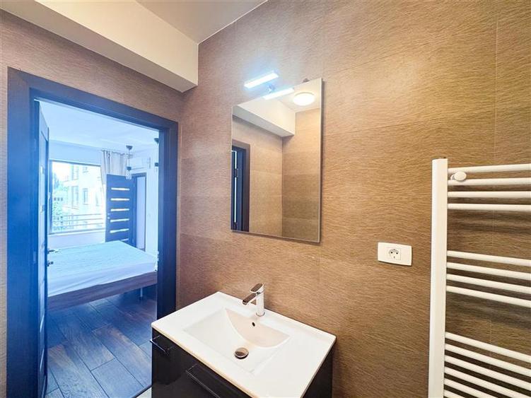 Apartament cu 3 camere semidecomandat, mobilat în Herăstrău