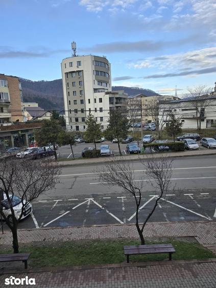 Apartament 3 camere central in conditie foarte buna etaj inferior - 1