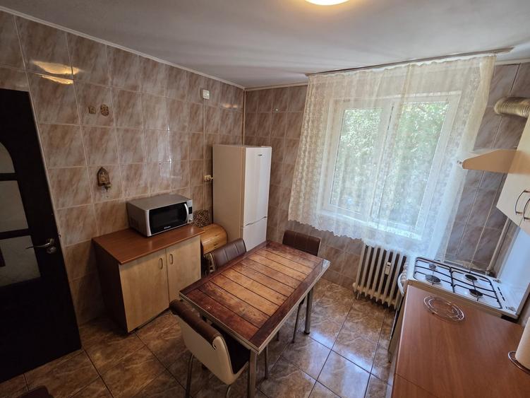 Apartament cu 2 camere decomandat, mobilat în Păcii