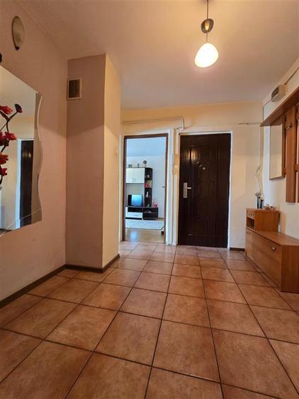 Apartament cu 3 camere decomandat în Frumoasa