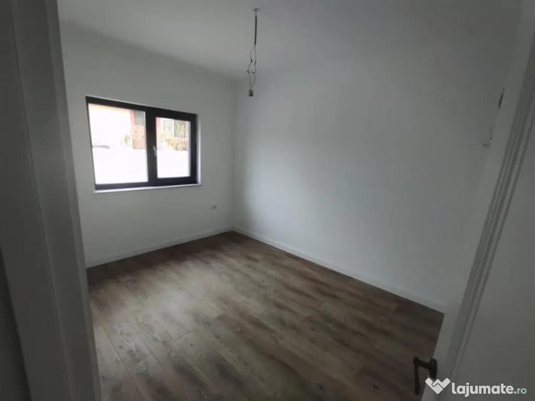Casă cu 4 camere cu Teren 300 Mp în Central