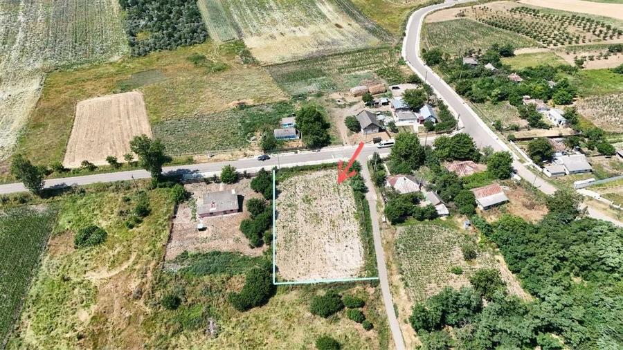 Teren de 1800 mp, în Soroceni