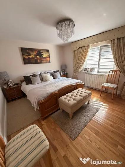 Casă cu 5 camere în Coman