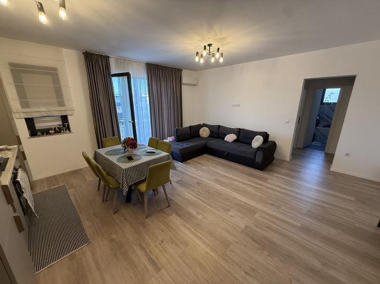 Apartament cu 3 camere decomandat în Carpați 2