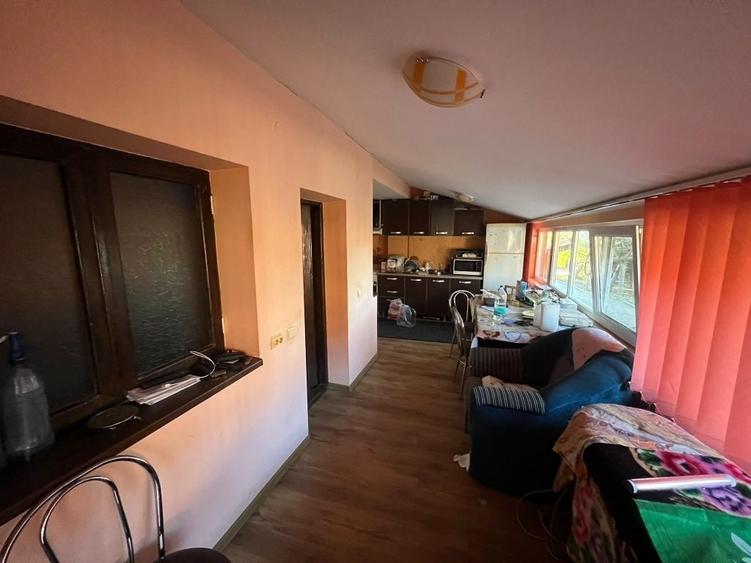 Casă cu 4 camere în Cârcea