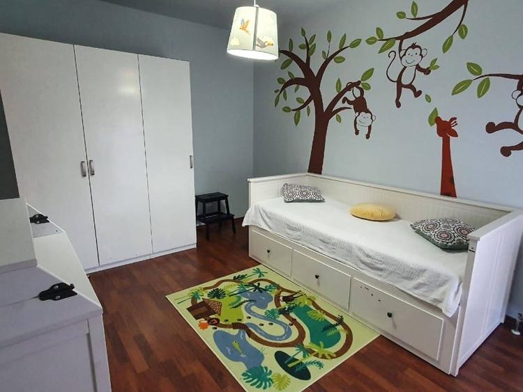 Apartament cu 3 camere decomandat, mobilat în Central
