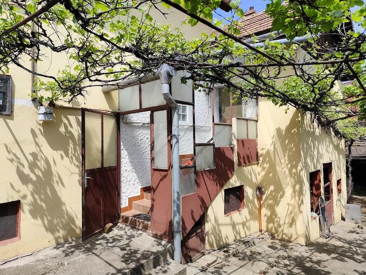 Casă cu Teren 210 Mp în Central