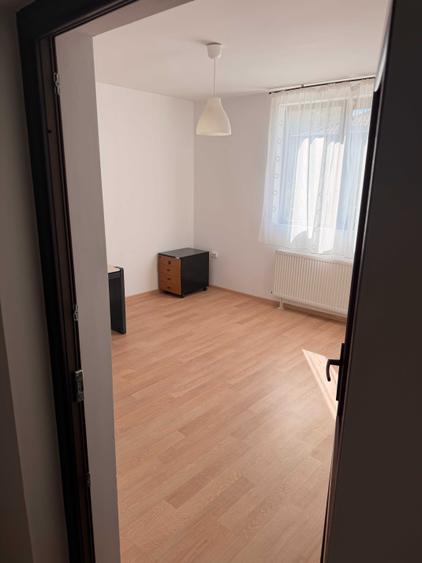 Casă cu 4 camere în Băneasa
