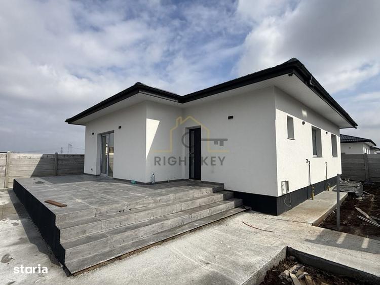 Casă cu 4 camere în Olteni