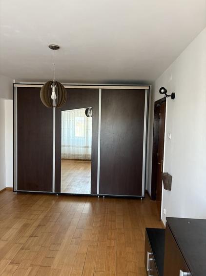 Apartament cu 3 camere semidecomandat în Beller