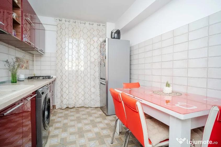 Apartament cu 3 camere decomandat în Rediu