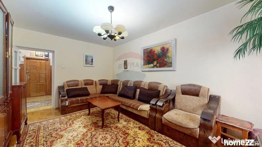 Apartament cu 3 camere decomandat în Eroilor