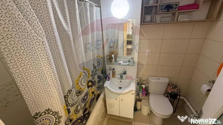 Apartament cu 3 camere semidecomandat în Central