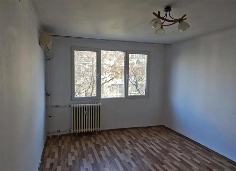 Apartament cu 3 camere semidecomandat, mobilat în Berceni