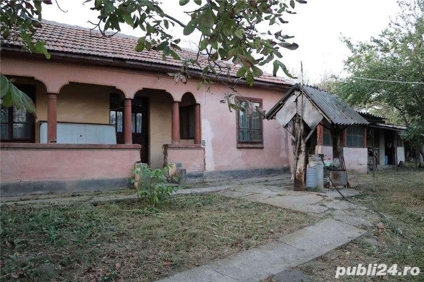 Casă cu 5 camere cu Teren 1367 Mp în Frasinu