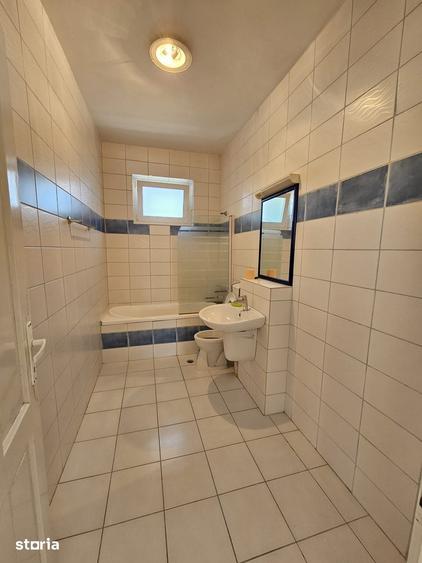 Casă cu 5 camere decomandat cu Teren 800 Mp în Ghiroda
