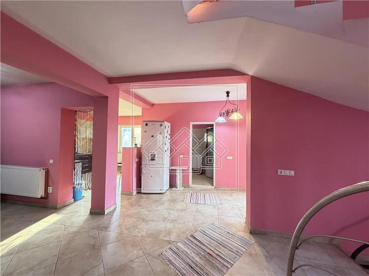 Duplex cu 5 camere cu Canalizare în Cârțișoara