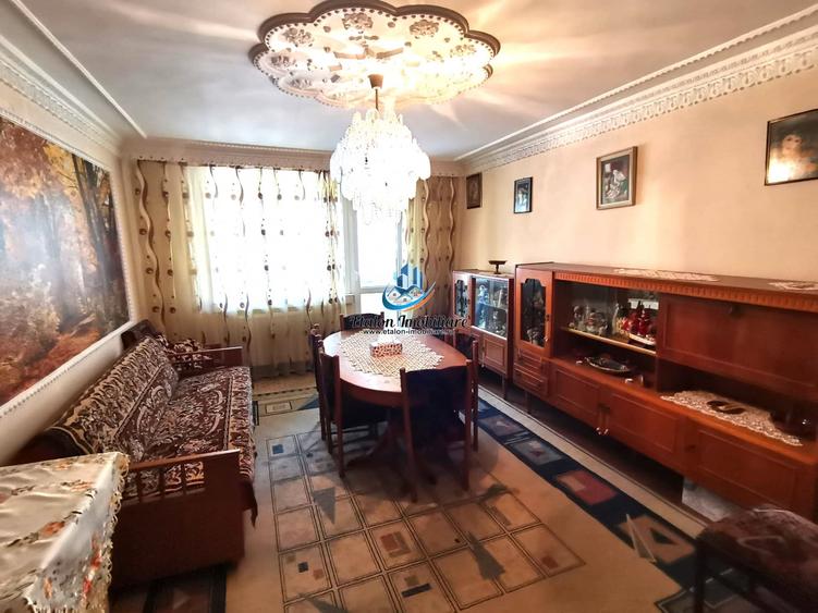 Apartament cu 4 camere semidecomandat în Mărăței