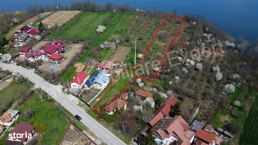 Teren de 3595 mp, în Merișani