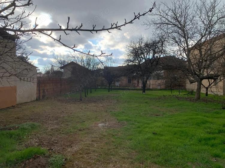 Casă cu 2 camere cu Teren 1007 Mp în Lipovei