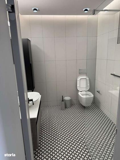 Casă cu 7 camere semidecomandat cu Teren 450 Mp în Central