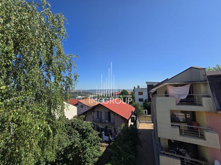 Apartament cu 3 camere semidecomandat, mobilat în Zorilor
