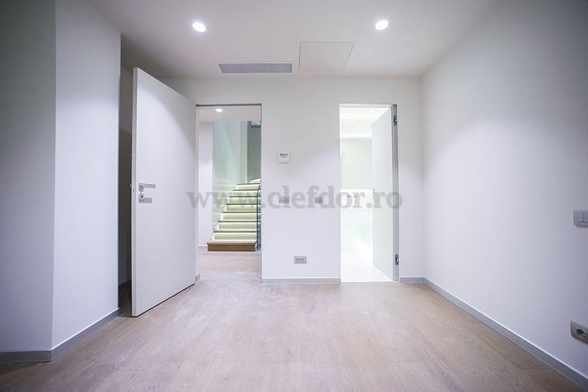 Apartament cu 4 camere decomandat, mobilat în Iancu Nicolae