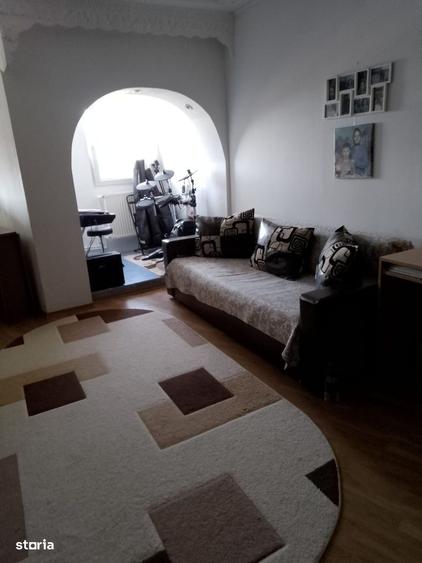 Apartament cu 3 camere decomandat în Călărași