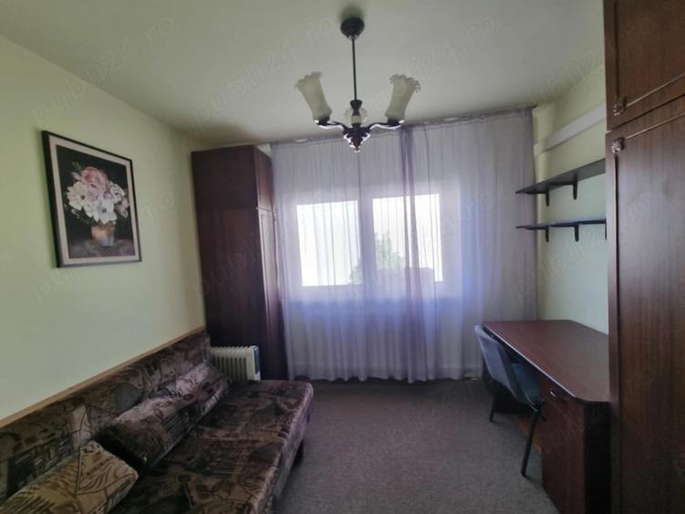 Apartament cu 3 camere semidecomandat în Girocului