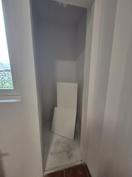 Apartament cu 4 camere semidecomandat în Colentina
