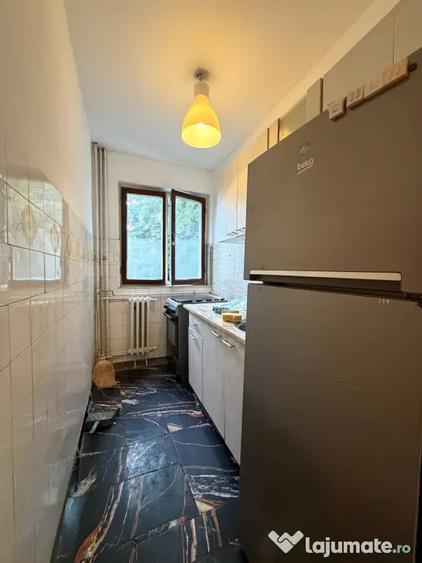 Apartament cu 3 camere semidecomandat în Dacia