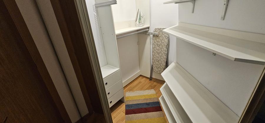 Apartament cu 3 camere semidecomandat, mobilat în Străulești