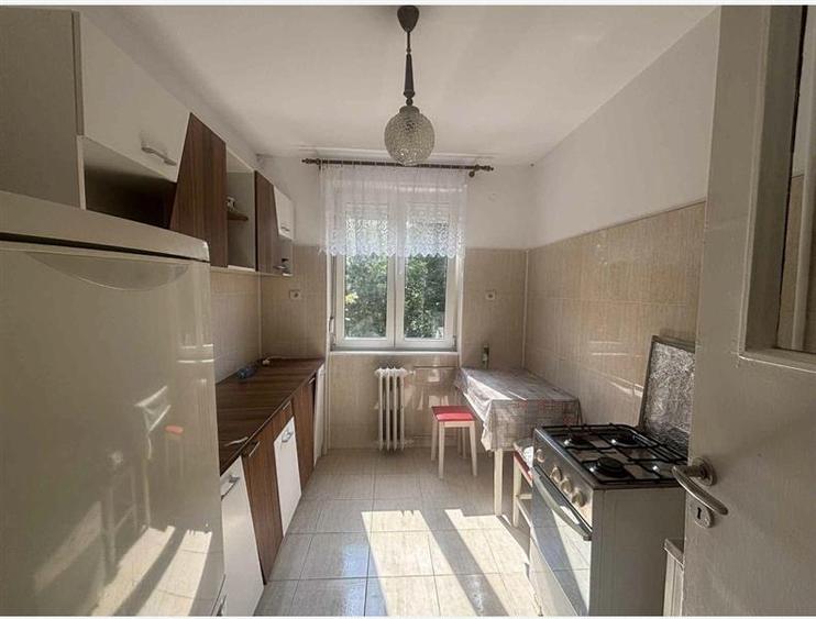 Apartament cu 2 camere semidecomandat, mobilat în Tipografilor