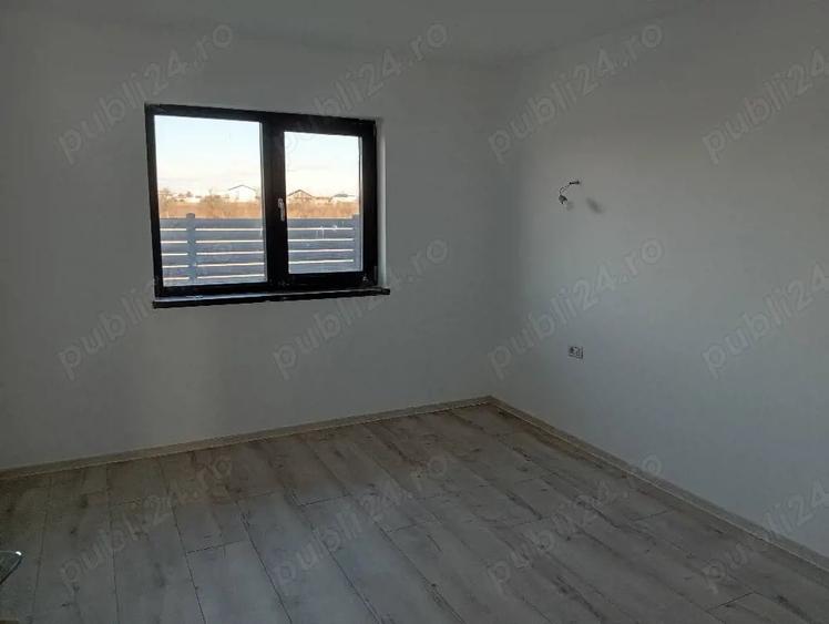 Casă cu Teren 400 Mp în Bradu