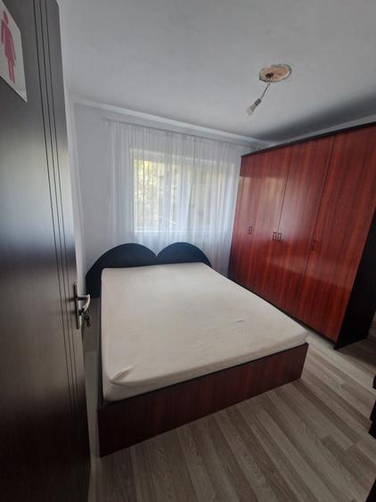 Apartament cu 3 camere decomandat în Girocului