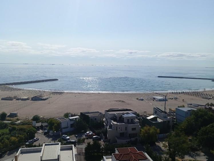 Apartament cu 3 camere decomandat, mobilat în Faleza Nord