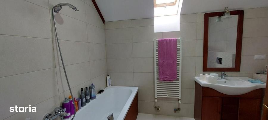 Casă cu 5 camere cu Teren 460 Mp în Corunca