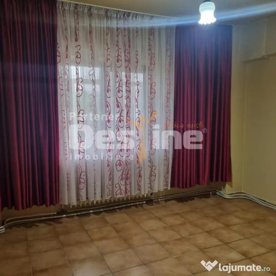 Apartament cu 3 camere semidecomandat în 5 Călărasi