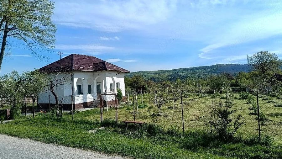 Casă cu Teren 1500 Mp în Crâmpotani