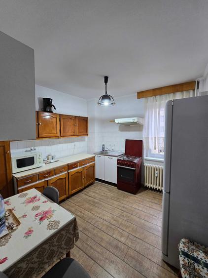 Apartament cu 3 camere decomandat în Decebal