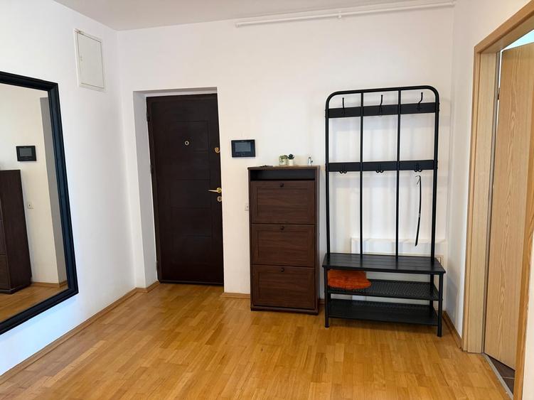 Apartament cu 3 camere decomandat, mobilat în Barbu Văcărescu