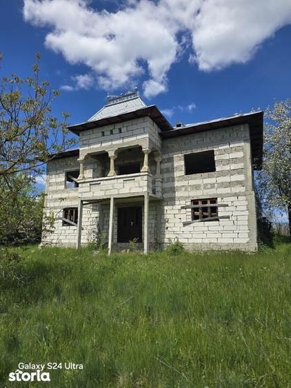 Casă cu 4 camere cu Teren 200 Mp în Petros