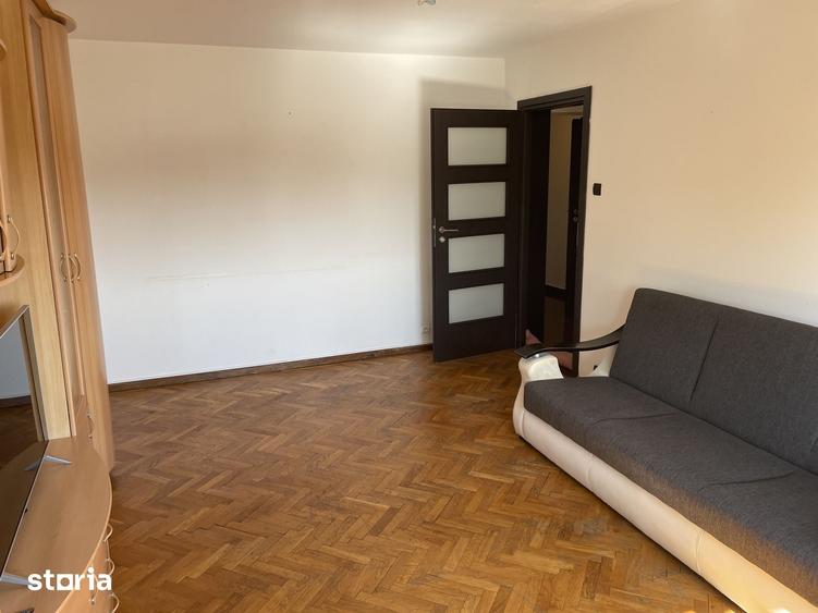 Apartament cu 3 camere decomandat în Centrul Civic