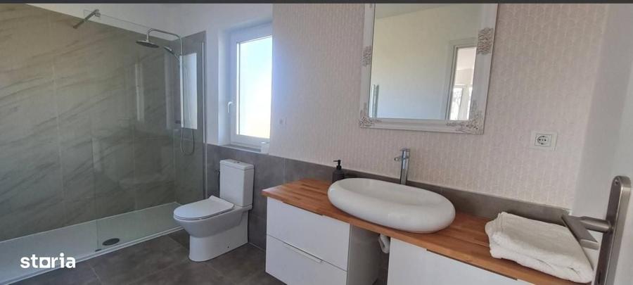Casă cu 4 camere cu Teren 340 Mp în Central